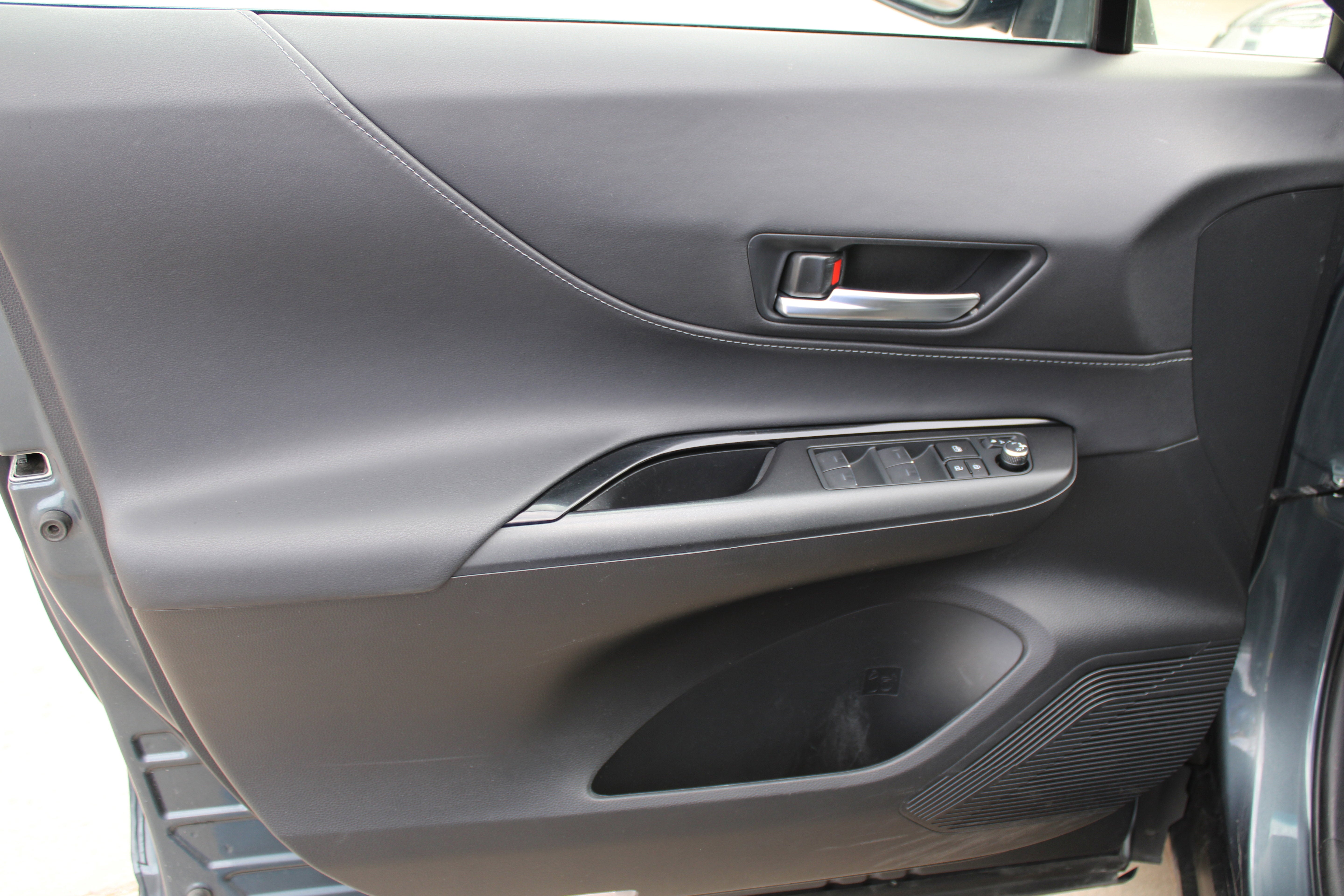 2024 Toyota Venza LE