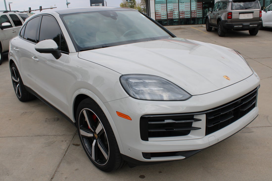 2024 Porsche Cayenne S — photo 1 of 17