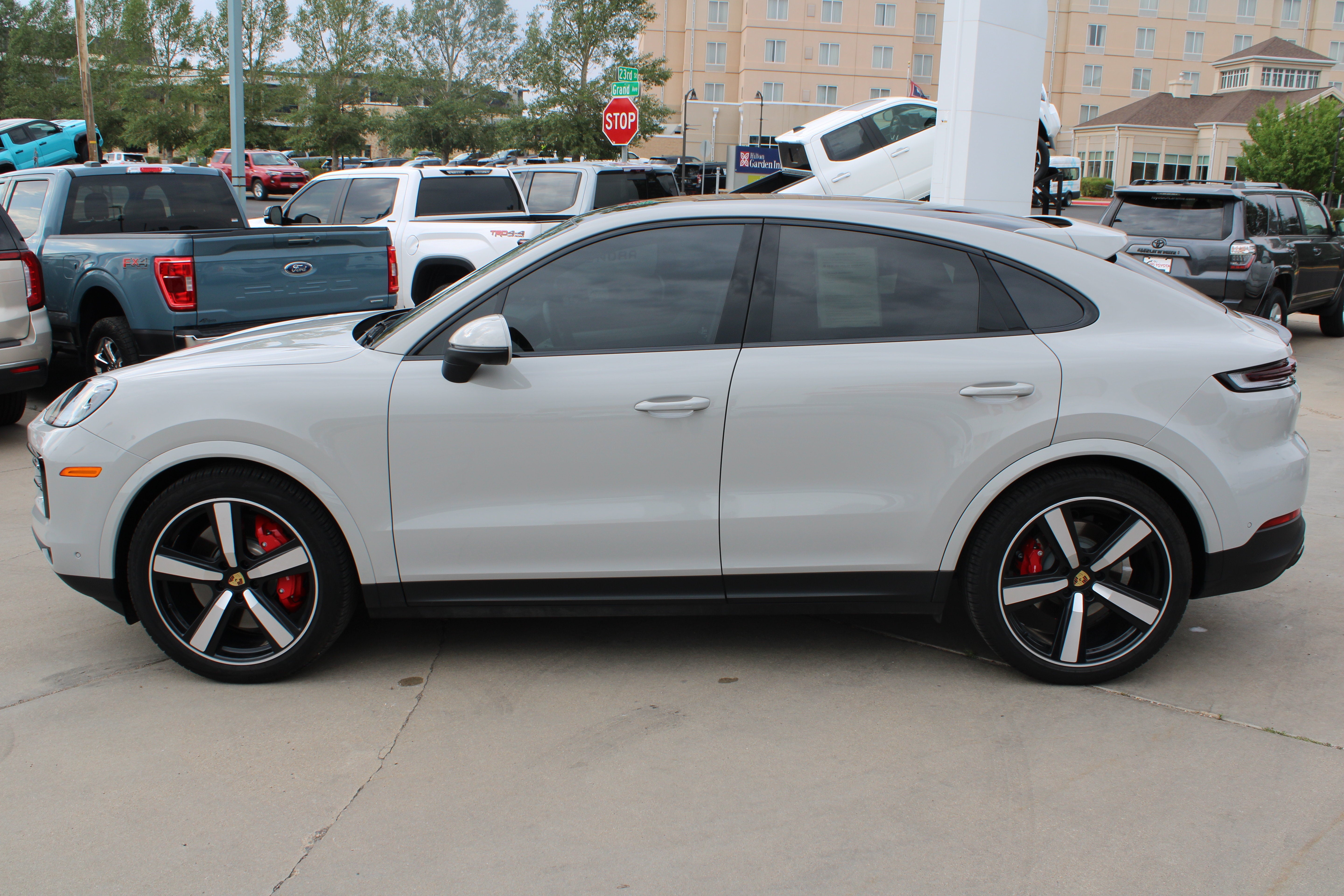 2024 Porsche Cayenne S